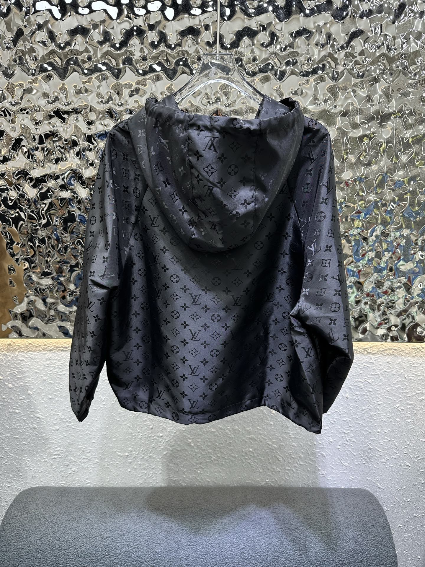 louis vuitton shiny monogram short parka
