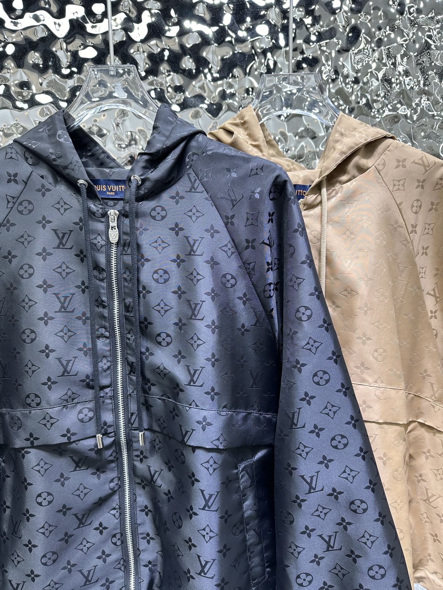 louis vuitton shiny monogram short parka