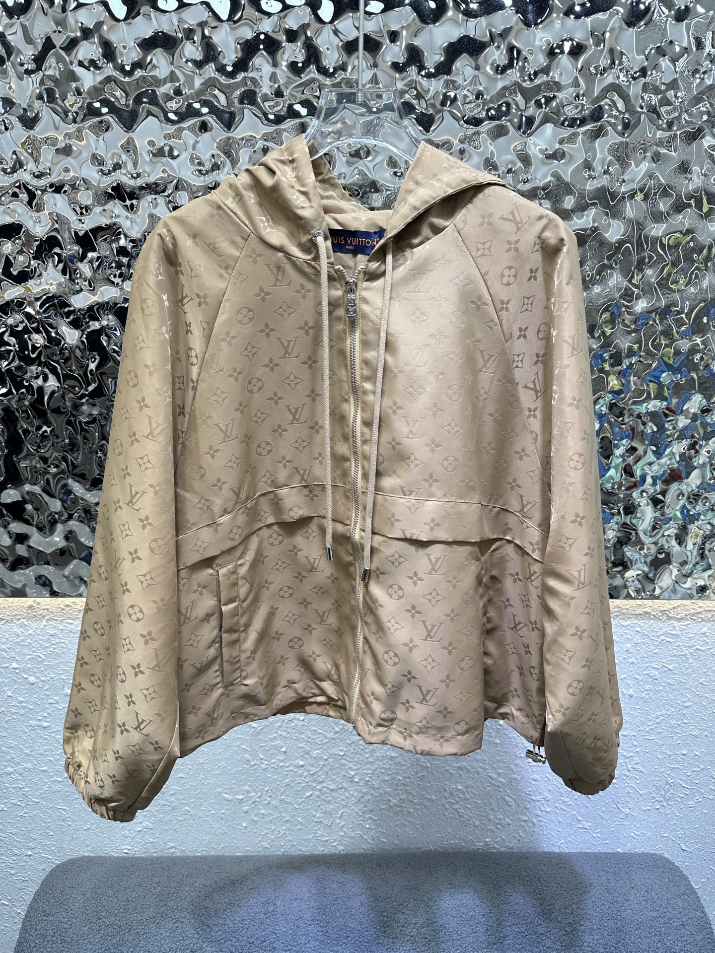 louis vuitton shiny monogram short parka