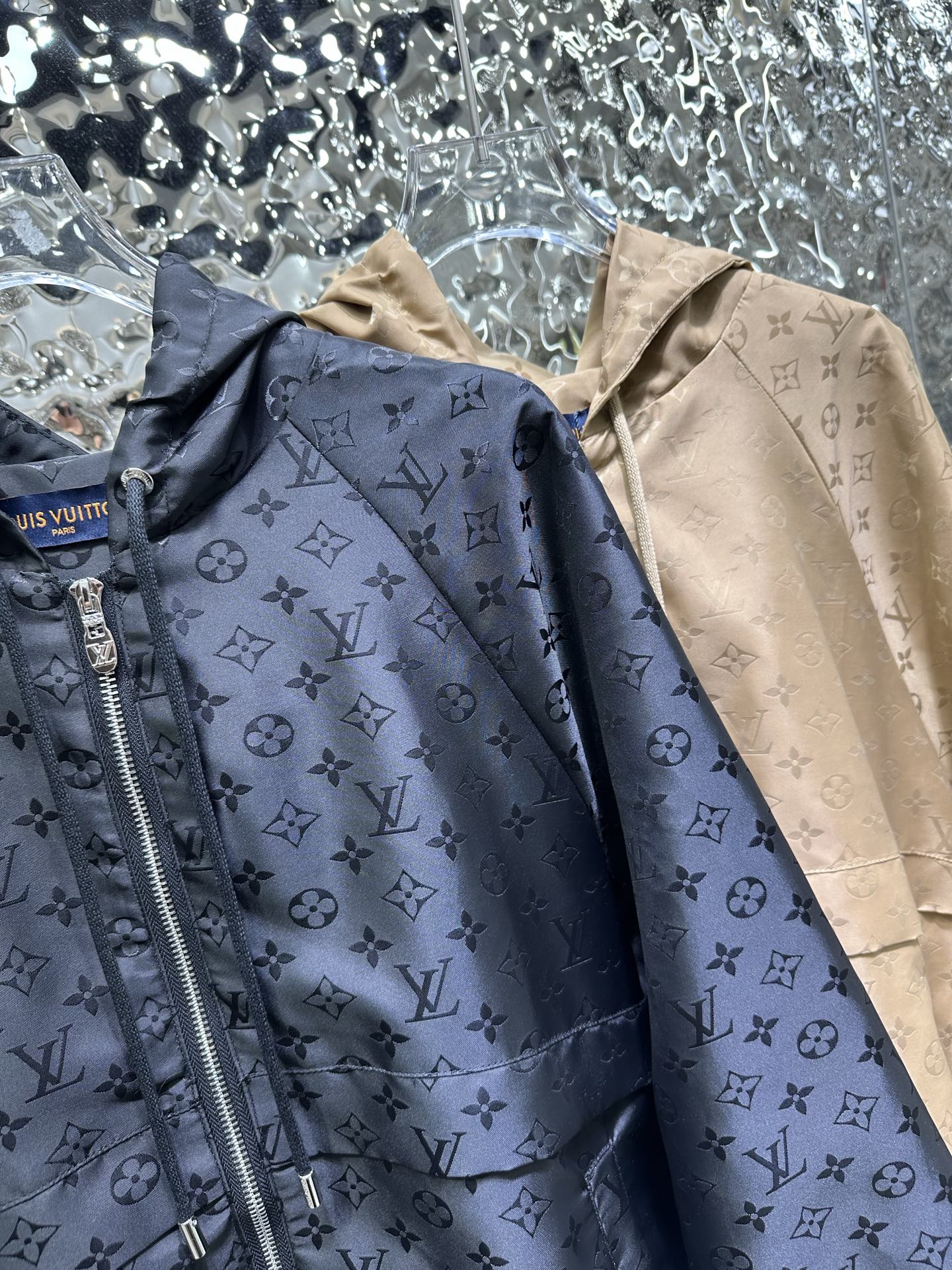 louis vuitton shiny monogram short parka
