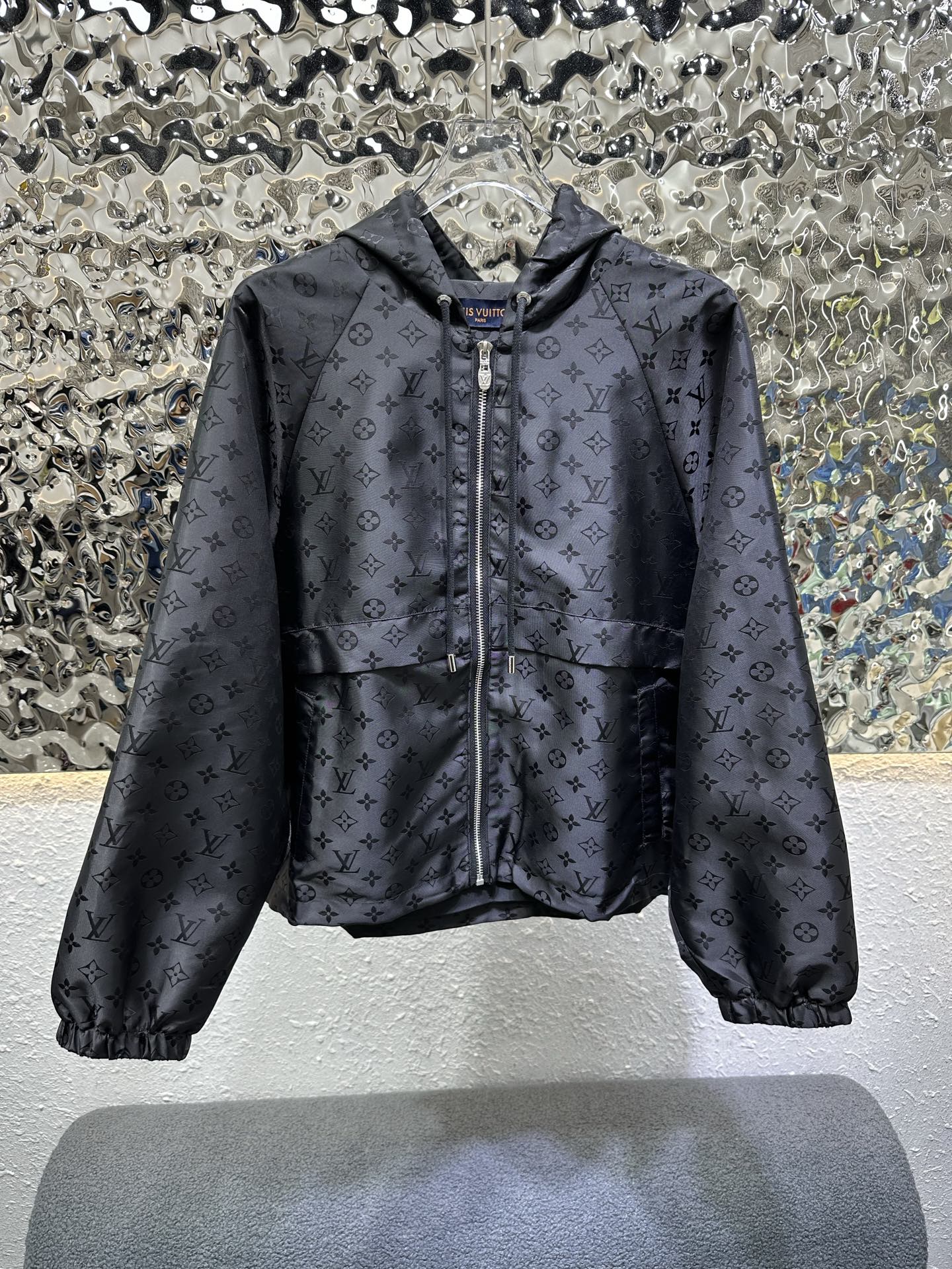 louis vuitton shiny monogram short parka