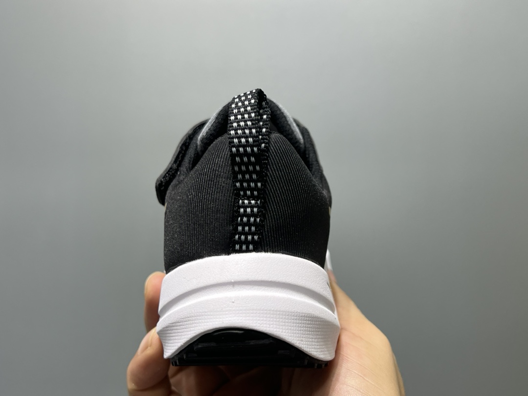 图片[7]-NK 赤足瑞亚系列儿童魔术贴运动鞋 尺码：23.5-37码 超级好穿的赤足瑞亚系列🆕 高密度针织鞋面，透气舒适☁️ 超轻超好穿的赤足系列，日常必备❤️ 耐磨防滑缓震大底，脚感超赞👍🏻 魔术贴设计，穿脱超级便捷✔️-选品中心