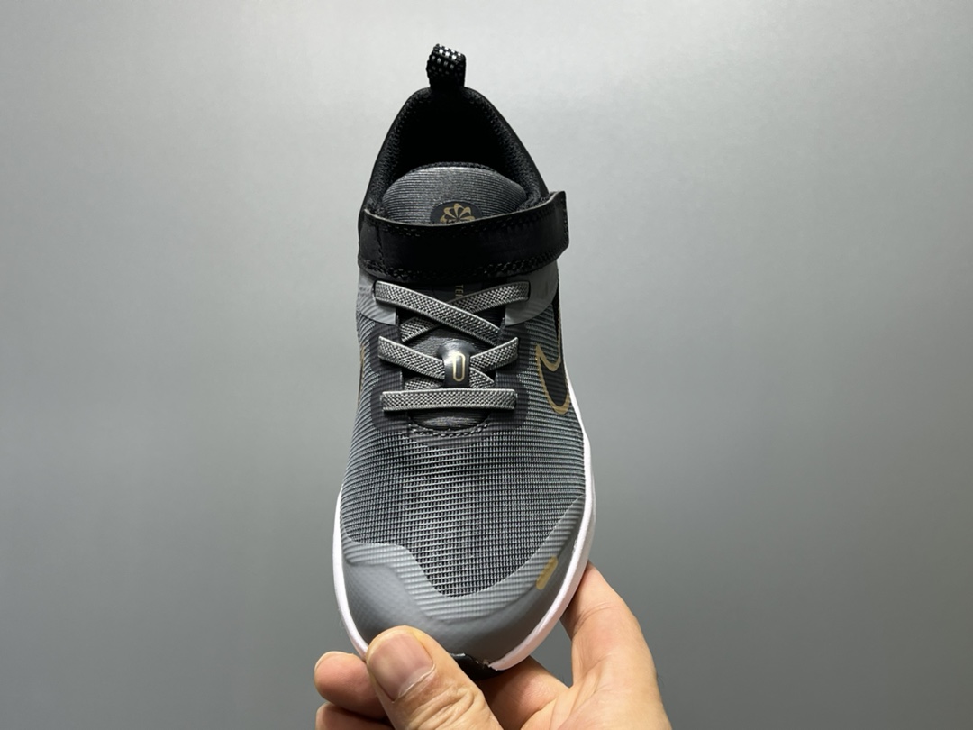 图片[8]-NK 赤足瑞亚系列儿童魔术贴运动鞋 尺码：23.5-37码 超级好穿的赤足瑞亚系列🆕 高密度针织鞋面，透气舒适☁️ 超轻超好穿的赤足系列，日常必备❤️ 耐磨防滑缓震大底，脚感超赞👍🏻 魔术贴设计，穿脱超级便捷✔️-选品中心