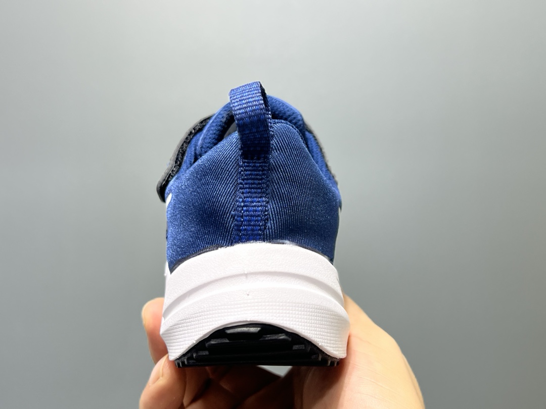 图片[7]-NK 赤足瑞亚系列儿童魔术贴运动鞋 尺码：23.5-37码 超级好穿的赤足瑞亚系列🆕 高密度针织鞋面，透气舒适☁️ 超轻超好穿的赤足系列，日常必备❤️ 耐磨防滑缓震大底，脚感超赞👍🏻 魔术贴设计，穿脱超级便捷✔️-选品中心