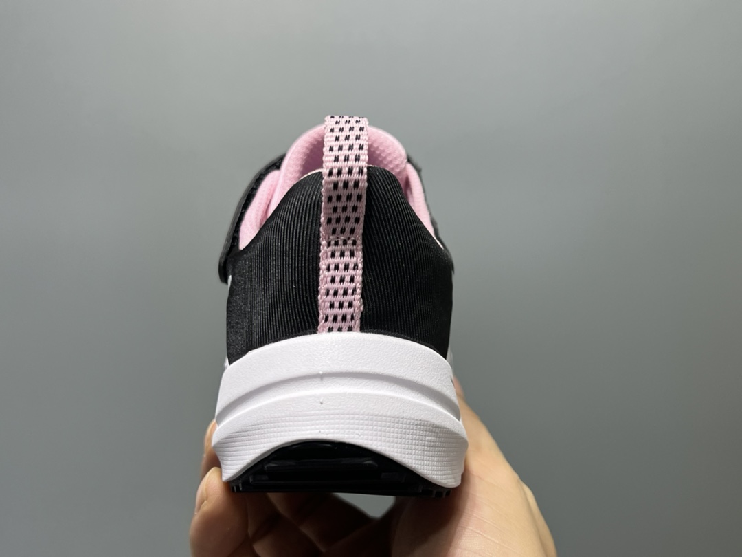 图片[7]-NK 赤足瑞亚系列儿童魔术贴运动鞋 尺码：23.5-37码 超级好穿的赤足瑞亚系列🆕 高密度针织鞋面，透气舒适☁️ 超轻超好穿的赤足系列，日常必备❤️ 耐磨防滑缓震大底，脚感超赞👍🏻 魔术贴设计，穿脱超级便捷✔️-选品中心