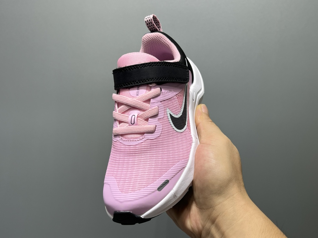 图片[3]-NK 赤足瑞亚系列儿童魔术贴运动鞋 尺码：23.5-37码 超级好穿的赤足瑞亚系列🆕 高密度针织鞋面，透气舒适☁️ 超轻超好穿的赤足系列，日常必备❤️ 耐磨防滑缓震大底，脚感超赞👍🏻 魔术贴设计，穿脱超级便捷✔️-选品中心