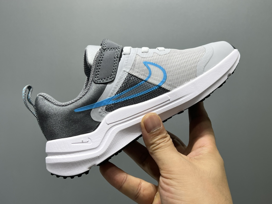 图片[6]-NK 赤足瑞亚系列儿童魔术贴运动鞋 尺码：23.5-37码 超级好穿的赤足瑞亚系列🆕 高密度针织鞋面，透气舒适☁️ 超轻超好穿的赤足系列，日常必备❤️ 耐磨防滑缓震大底，脚感超赞👍🏻 魔术贴设计，穿脱超级便捷✔️-选品中心