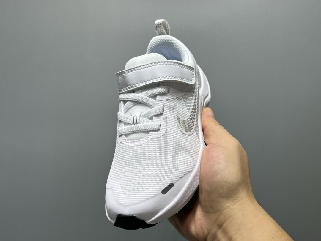 图片[3]-NK 赤足瑞亚系列儿童魔术贴运动鞋 尺码：23.5-37码 超级好穿的赤足瑞亚系列🆕 高密度针织鞋面，透气舒适☁️ 超轻超好穿的赤足系列，日常必备❤️ 耐磨防滑缓震大底，脚感超赞👍🏻 魔术贴设计，穿脱超级便捷✔️-选品中心