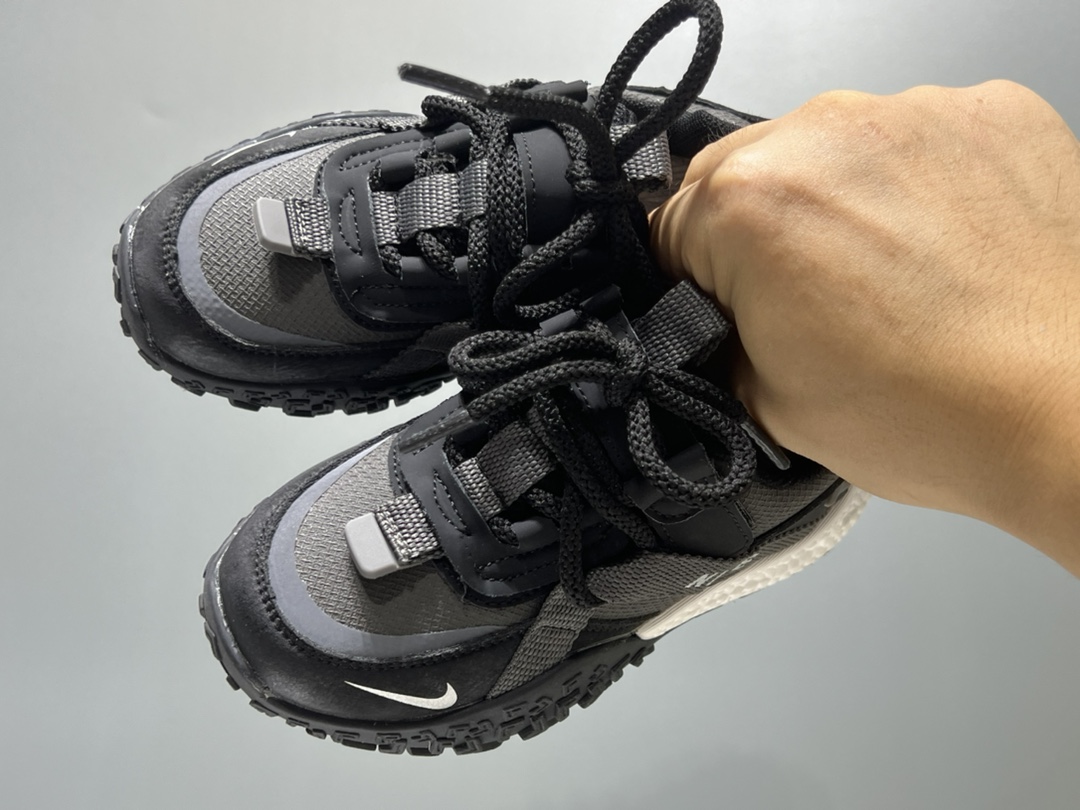 特耐克新款轮胎底魔术贴儿童老爹鞋 尺码：26-37码 大火的轮胎底🛞系列🆕 魔术贴设计，穿脱超级方便✔️ 优质皮料拼接，质感超赞👍🏻 抓地力超强的轮胎橡胶大底去，脚感不言而喻👍🏻-选品中心