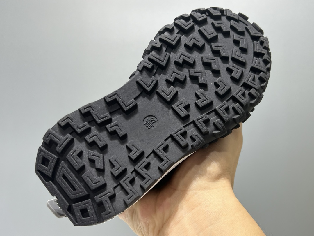 图片[5]-特耐克新款轮胎底魔术贴儿童老爹鞋 尺码：26-37码 大火的轮胎底🛞系列🆕 魔术贴设计，穿脱超级方便✔️ 优质皮料拼接，质感超赞👍🏻 抓地力超强的轮胎橡胶大底去，脚感不言而喻👍🏻-选品中心