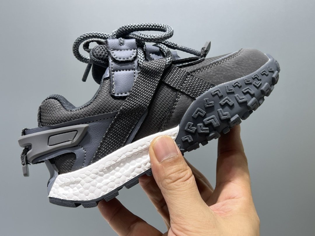 图片[6]-耐克新款轮胎底魔术贴儿童老爹鞋 尺码：26-37码 大火的轮胎底🛞系列🆕 魔术贴设计，穿脱超级方便✔️ 优质皮料拼接，质感超赞👍🏻 抓地力超强的轮胎橡胶大底去，脚感不言而喻👍🏻-选品中心