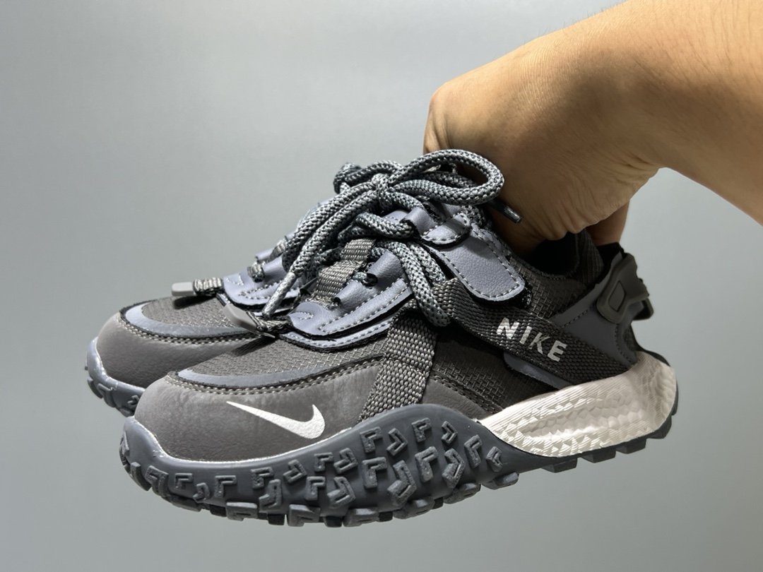 图片[2]-耐克新款轮胎底魔术贴儿童老爹鞋 尺码：26-37码 大火的轮胎底🛞系列🆕 魔术贴设计，穿脱超级方便✔️ 优质皮料拼接，质感超赞👍🏻 抓地力超强的轮胎橡胶大底去，脚感不言而喻👍🏻-选品中心