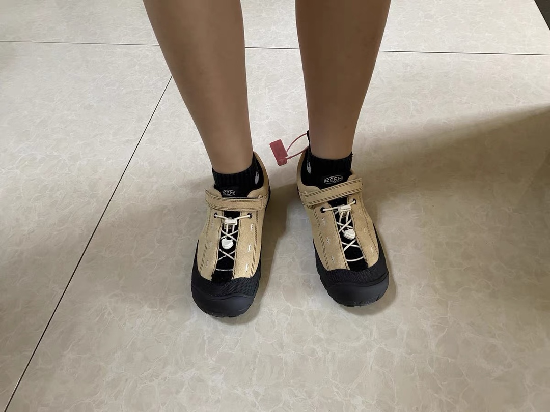 图片[9]-💰 KEEN 新配色户外儿童登山鞋 尺码：24-37码 祖国版YYDS 新配色好好看😍 优质麂皮面料，轻微防水💧 魔术贴➕松紧带设计，穿脱方便✔️ 橡胶耐磨防滑大底，脚感超赞👍🏻-选品中心