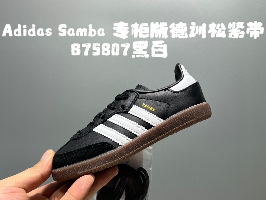 图片[5]-A家新款专柜版德训松紧带儿童休闲鞋 尺码：24-37码 爆款亲子德训鞋🔥 优质反毛皮、头层皮料拼接，质感高级细腻☁️ 松紧带设计，轻松穿脱，搭配可替换鞋带，轻松调换✌🏻 原装橡胶耐磨防滑大底，满足日常需求👍🏻 细节做工满分，自留推荐❤️-选品中心