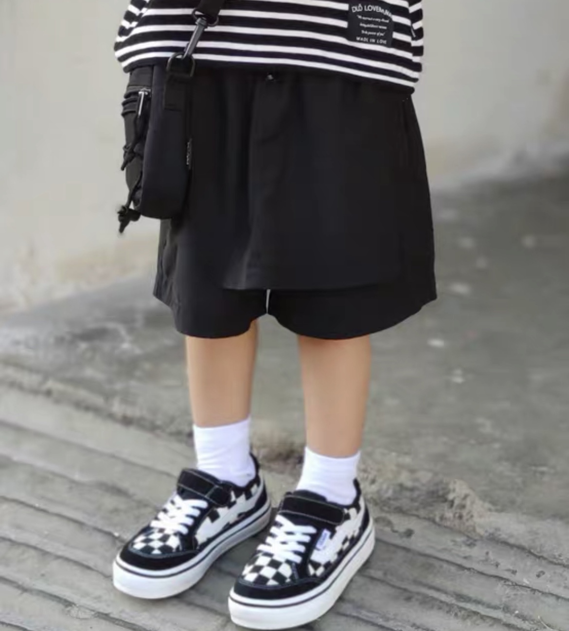 图片[7]-日版万斯新款魔术贴松紧带儿童低帮板鞋26-35码 最受欢迎的日系版万斯，最出名于它的版型设计，非常贴合人体工学设计👍🏻 魔术贴➕松紧带设计，穿脱超级方便✔️-选品中心