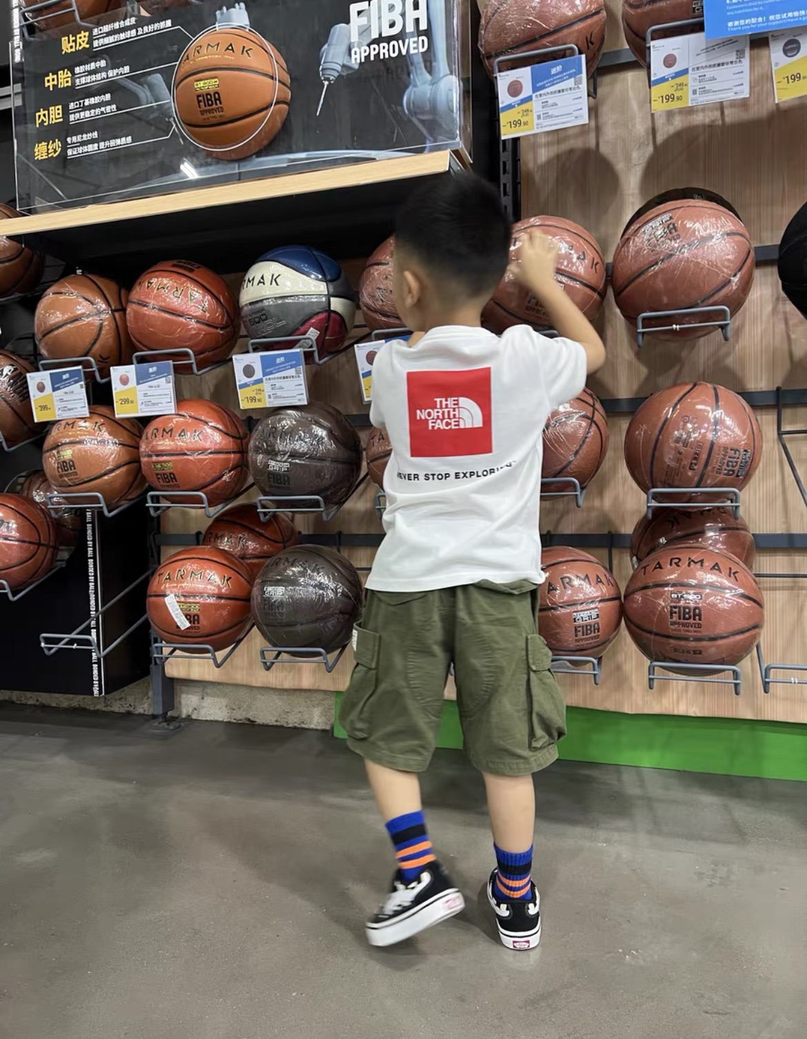 图片[9]-日版万斯新款魔术贴松紧带儿童低帮板鞋26-35码 最受欢迎的日系版万斯，最出名于它的版型设计，非常贴合人体工学设计👍🏻 魔术贴➕松紧带设计，穿脱超级方便✔️-选品中心