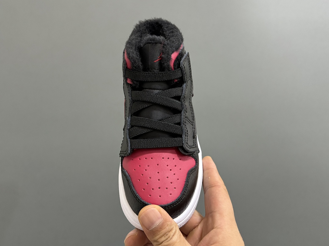 图片[8]-加绒乔一中帮魔术贴儿童运动鞋 尺码：24-37码 贴心如我们❄️加绒款太暖啦🔥 升级头层皮料，质感超赞👍🏻 魔术贴松紧带设计，超方便✔️ 轻便保暖又实用❤️-选品中心