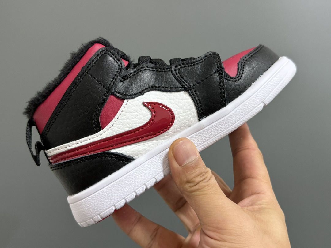 图片[6]-加绒乔一中帮魔术贴儿童运动鞋 尺码：24-37码 贴心如我们❄️加绒款太暖啦🔥 升级头层皮料，质感超赞👍🏻 魔术贴松紧带设计，超方便✔️ 轻便保暖又实用❤️-选品中心