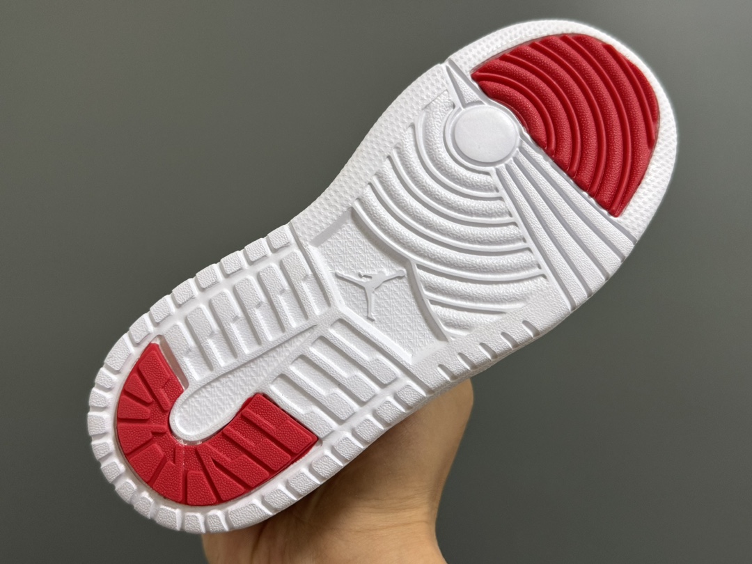 图片[5]-加绒乔一中帮魔术贴儿童运动鞋 尺码：24-37码 贴心如我们❄️加绒款太暖啦🔥 升级头层皮料，质感超赞👍🏻 魔术贴松紧带设计，超方便✔️ 轻便保暖又实用❤️-选品中心