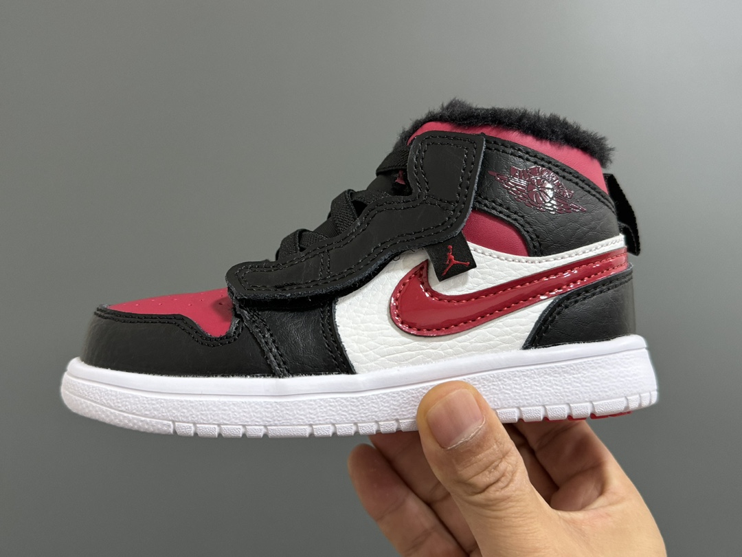 图片[4]-加绒乔一中帮魔术贴儿童运动鞋 尺码：24-37码 贴心如我们❄️加绒款太暖啦🔥 升级头层皮料，质感超赞👍🏻 魔术贴松紧带设计，超方便✔️ 轻便保暖又实用❤️-选品中心