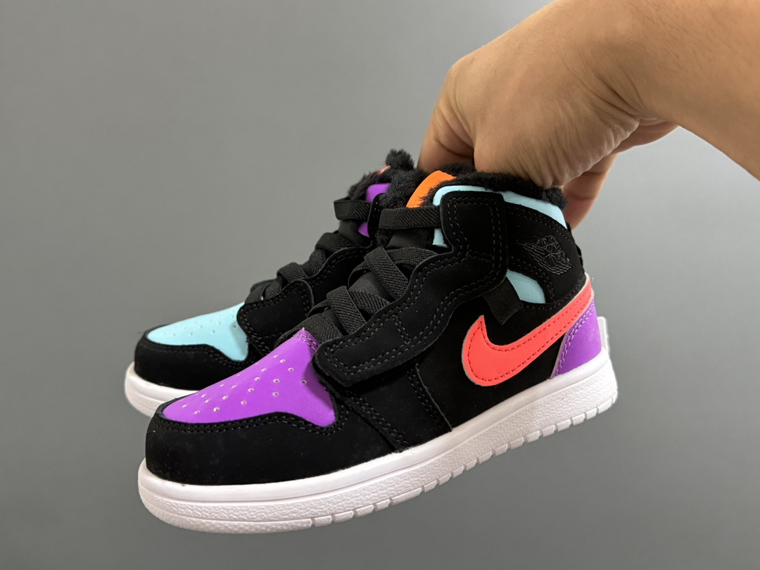 图片[2]-加绒乔一中帮魔术贴儿童运动鞋 尺码：24-37码 贴心如我们❄️加绒款太暖啦🔥 升级头层皮料，质感超赞👍🏻 魔术贴松紧带设计，超方便✔️ 轻便保暖又实用❤️-选品中心