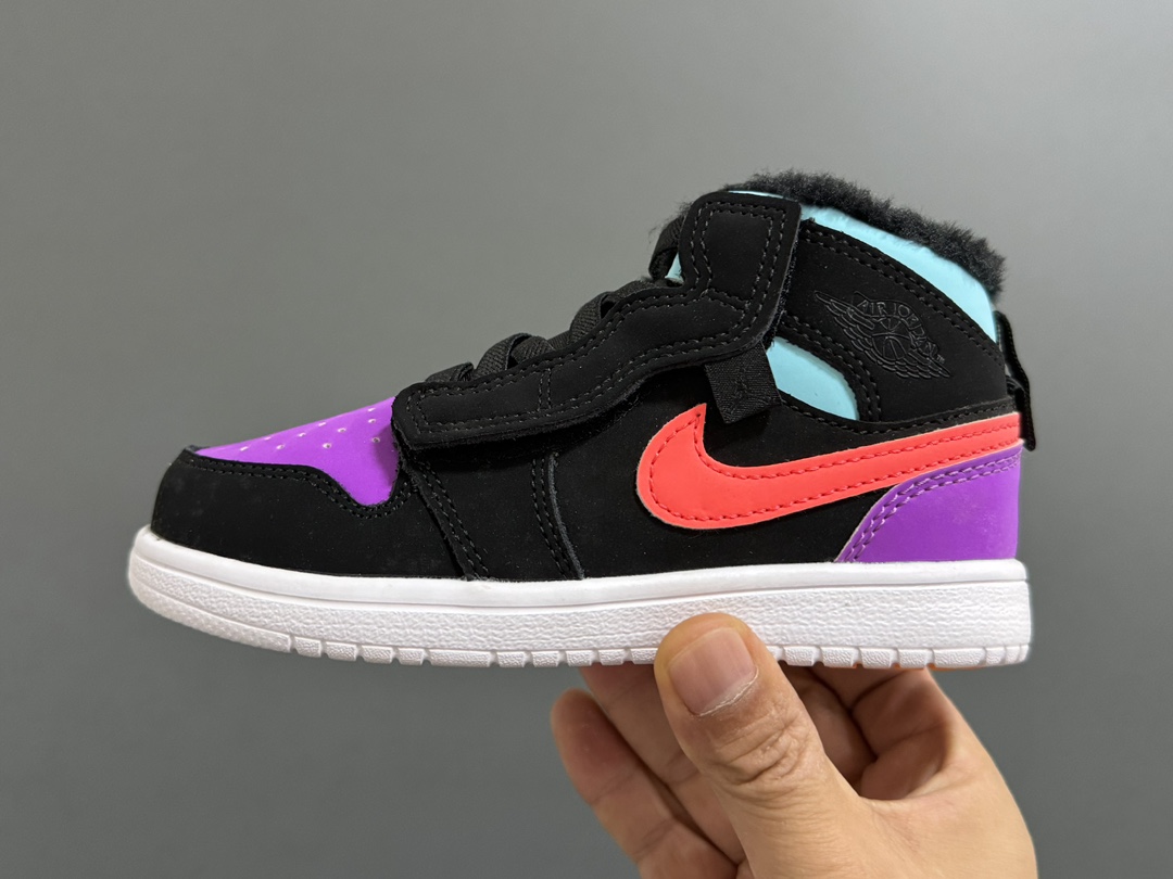 图片[4]-加绒乔一中帮魔术贴儿童运动鞋 尺码：24-37码 贴心如我们❄️加绒款太暖啦🔥 升级头层皮料，质感超赞👍🏻 魔术贴松紧带设计，超方便✔️ 轻便保暖又实用❤️-选品中心