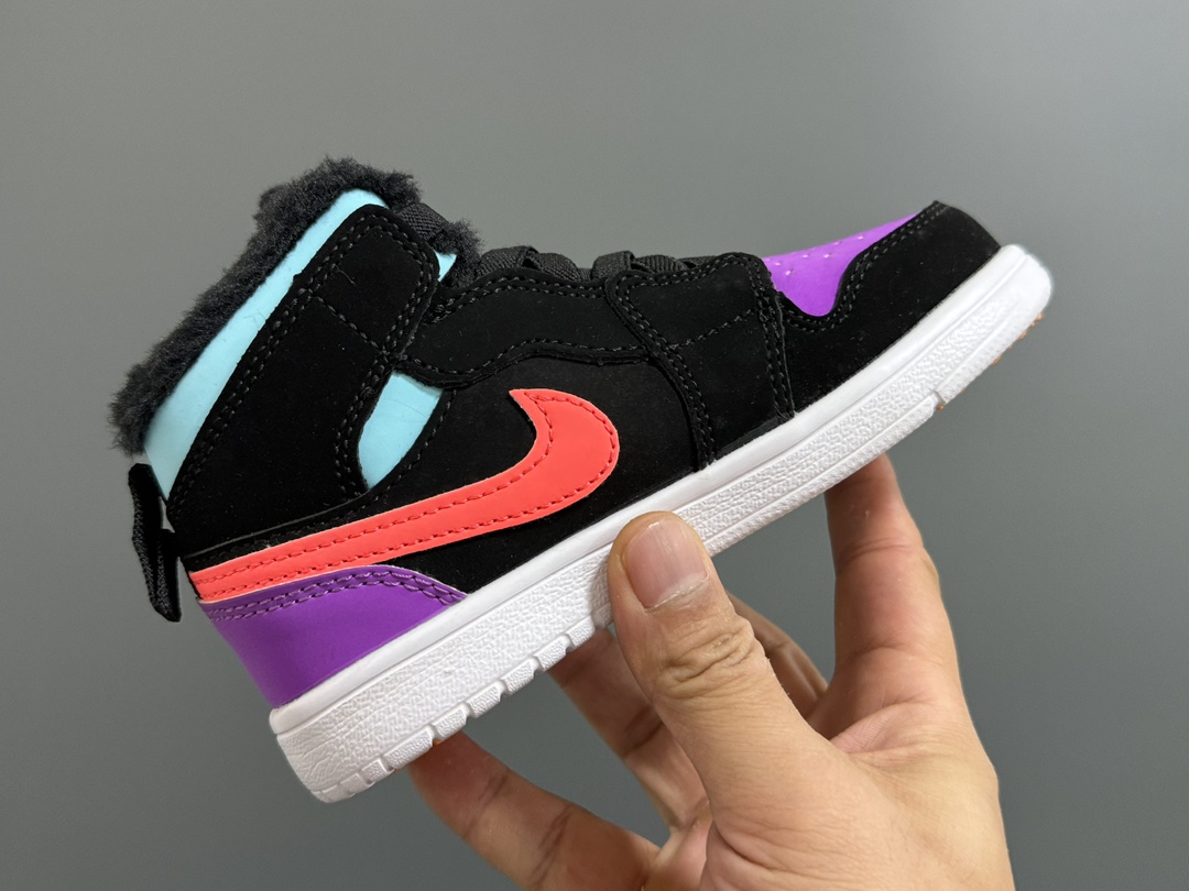 图片[6]-加绒乔一中帮魔术贴儿童运动鞋 尺码：24-37码 贴心如我们❄️加绒款太暖啦🔥 升级头层皮料，质感超赞👍🏻 魔术贴松紧带设计，超方便✔️ 轻便保暖又实用❤️-选品中心