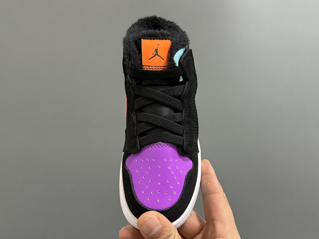 图片[8]-加绒乔一中帮魔术贴儿童运动鞋 尺码：24-37码 贴心如我们❄️加绒款太暖啦🔥 升级头层皮料，质感超赞👍🏻 魔术贴松紧带设计，超方便✔️ 轻便保暖又实用❤️-选品中心