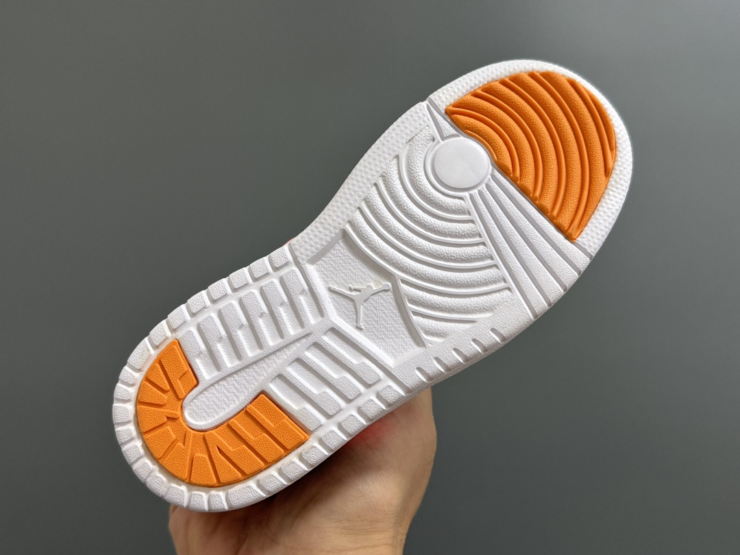 图片[5]-加绒乔一中帮魔术贴儿童运动鞋 尺码：24-37码 贴心如我们❄️加绒款太暖啦🔥 升级头层皮料，质感超赞👍🏻 魔术贴松紧带设计，超方便✔️ 轻便保暖又实用❤️-选品中心