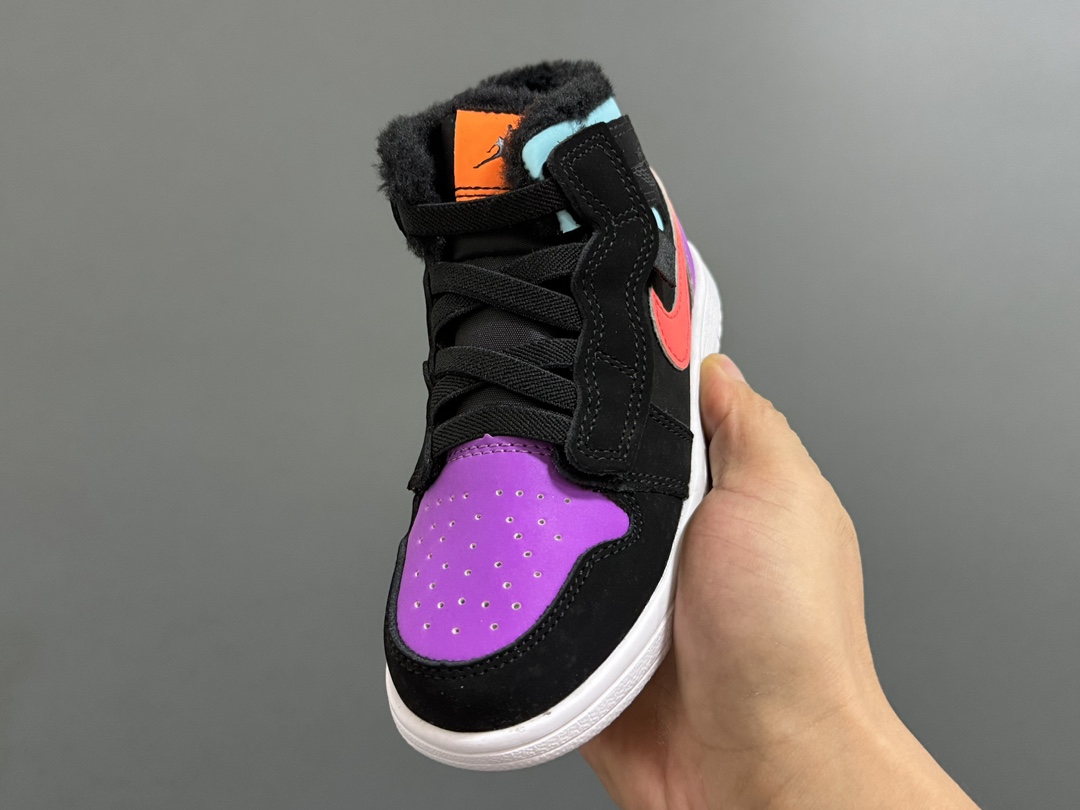 图片[3]-加绒乔一中帮魔术贴儿童运动鞋 尺码：24-37码 贴心如我们❄️加绒款太暖啦🔥 升级头层皮料，质感超赞👍🏻 魔术贴松紧带设计，超方便✔️ 轻便保暖又实用❤️-选品中心