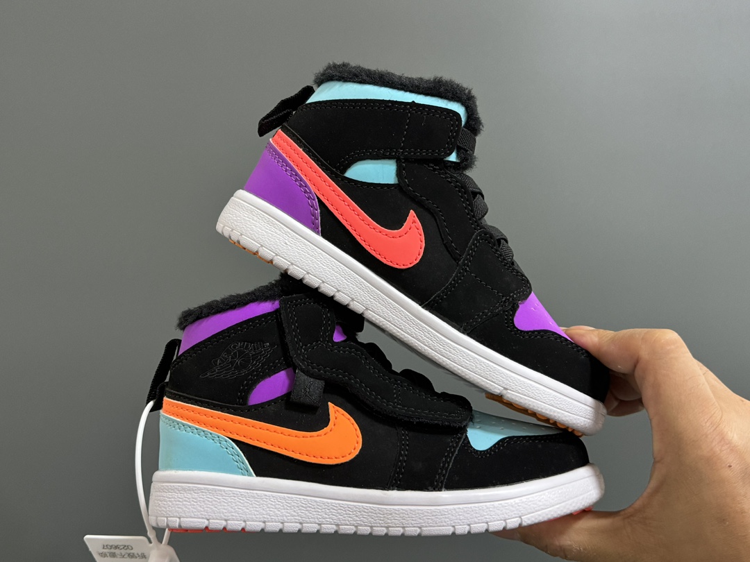 图片[9]-加绒乔一中帮魔术贴儿童运动鞋 尺码：24-37码 贴心如我们❄️加绒款太暖啦🔥 升级头层皮料，质感超赞👍🏻 魔术贴松紧带设计，超方便✔️ 轻便保暖又实用❤️-选品中心