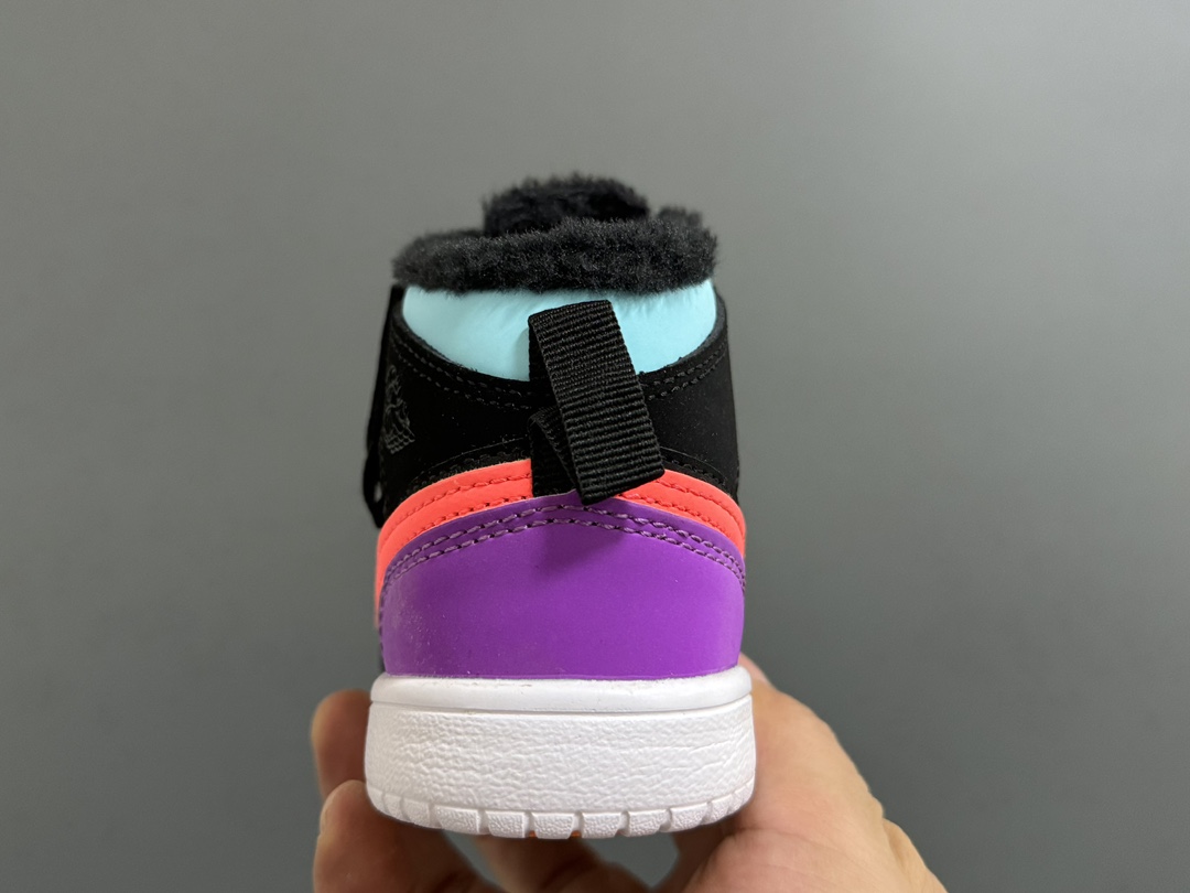 图片[7]-加绒乔一中帮魔术贴儿童运动鞋 尺码：24-37码 贴心如我们❄️加绒款太暖啦🔥 升级头层皮料，质感超赞👍🏻 魔术贴松紧带设计，超方便✔️ 轻便保暖又实用❤️-选品中心