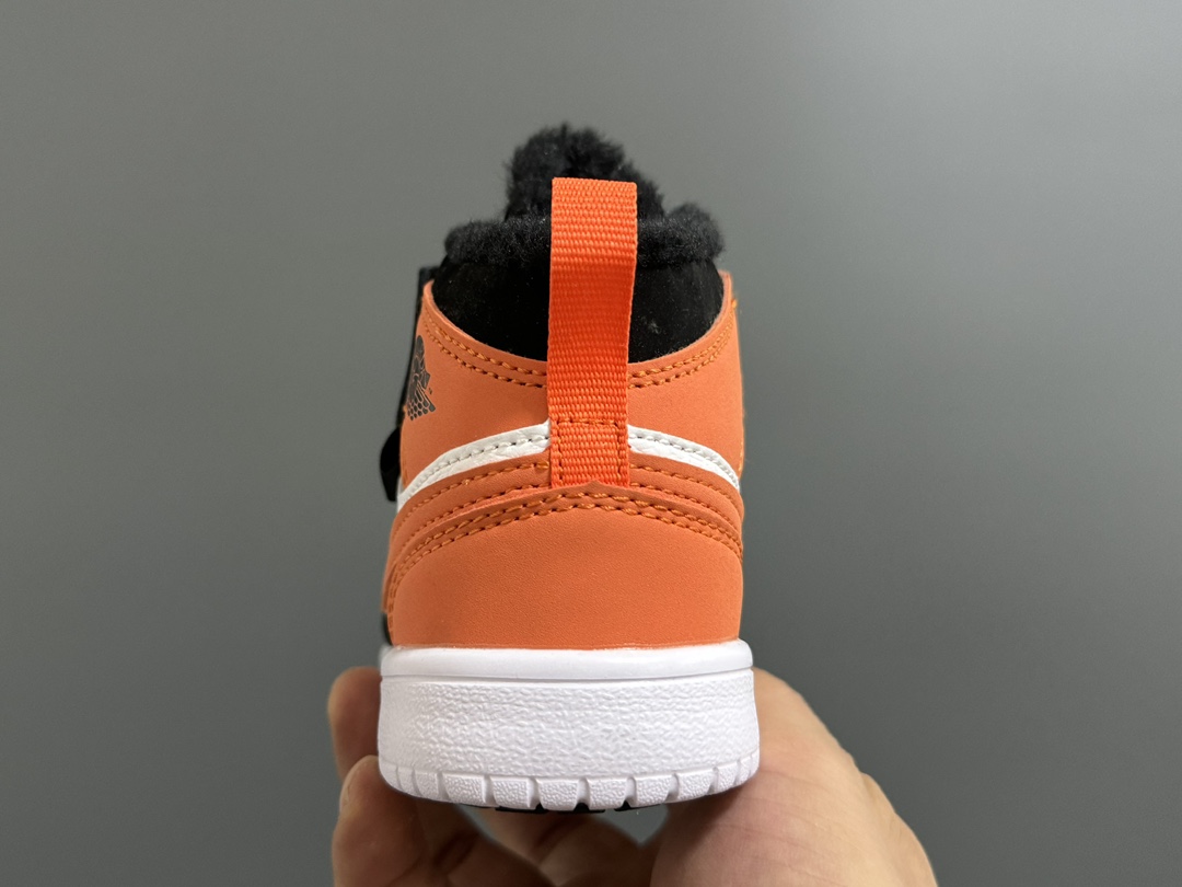 图片[7]-加绒乔一中帮魔术贴儿童运动鞋24-37码 加绒款太暖啦🔥升级头层皮料，质感超赞👍🏻魔术贴松紧带设计，超方便✔️轻便保暖又实用❤️-选品中心