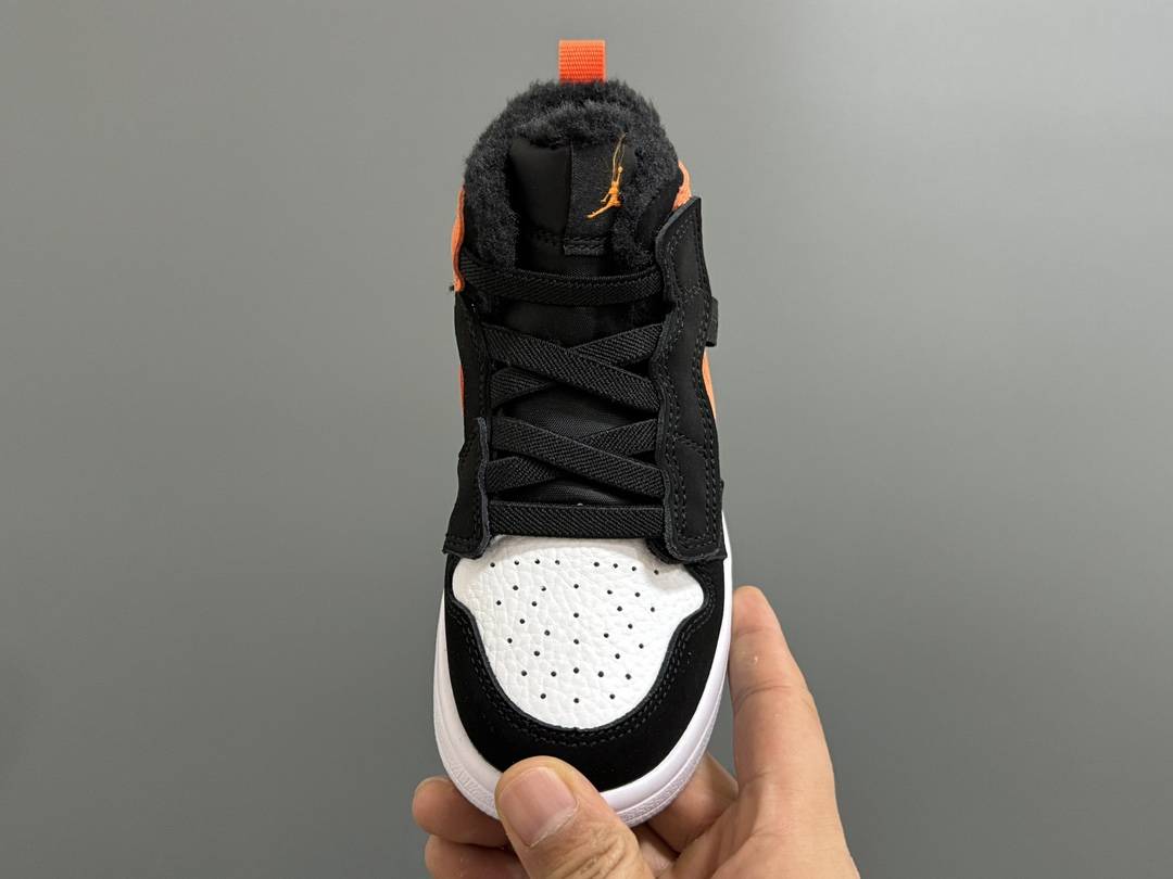 图片[8]-加绒乔一中帮魔术贴儿童运动鞋24-37码 加绒款太暖啦🔥升级头层皮料，质感超赞👍🏻魔术贴松紧带设计，超方便✔️轻便保暖又实用❤️-选品中心