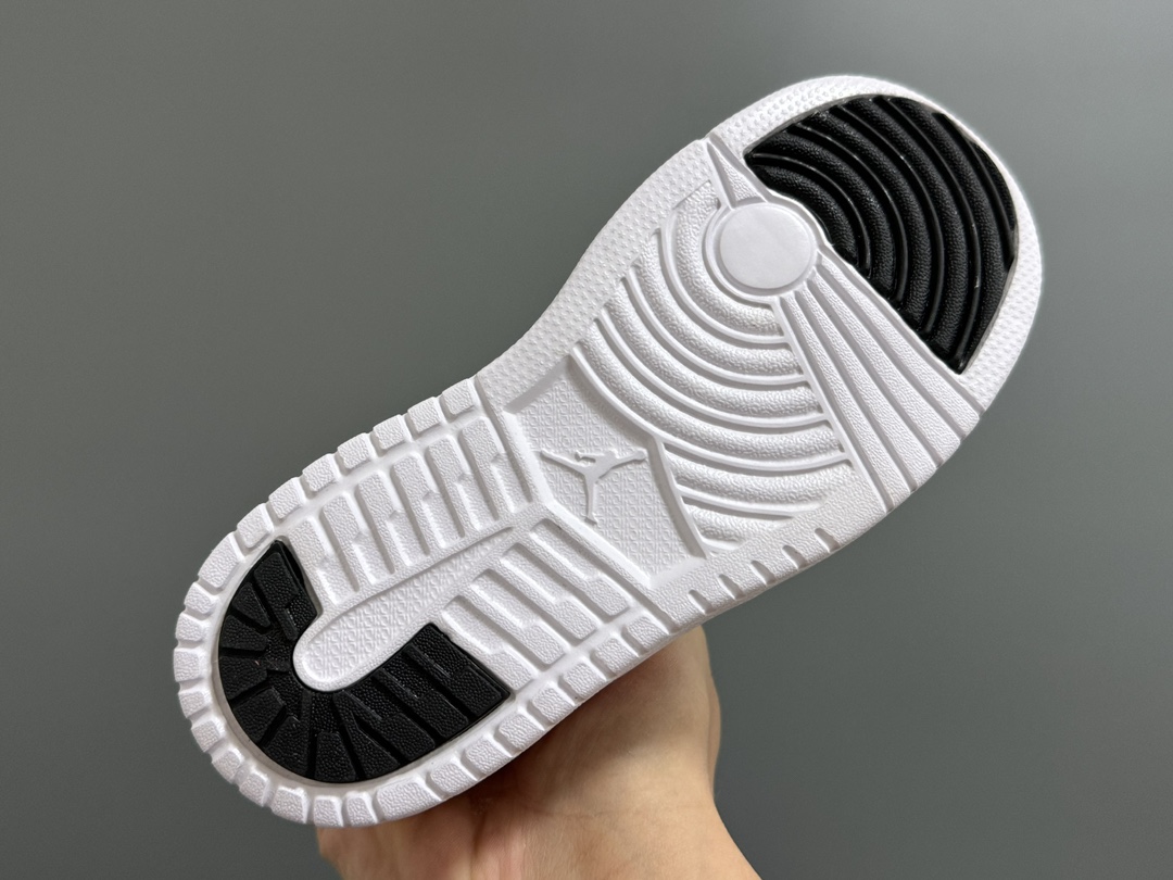 图片[5]-加绒乔一中帮魔术贴儿童运动鞋24-37码 加绒款太暖啦🔥升级头层皮料，质感超赞👍🏻魔术贴松紧带设计，超方便✔️轻便保暖又实用❤️-选品中心