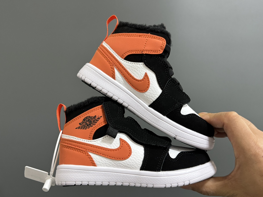 图片[9]-加绒乔一中帮魔术贴儿童运动鞋24-37码 加绒款太暖啦🔥升级头层皮料，质感超赞👍🏻魔术贴松紧带设计，超方便✔️轻便保暖又实用❤️-选品中心