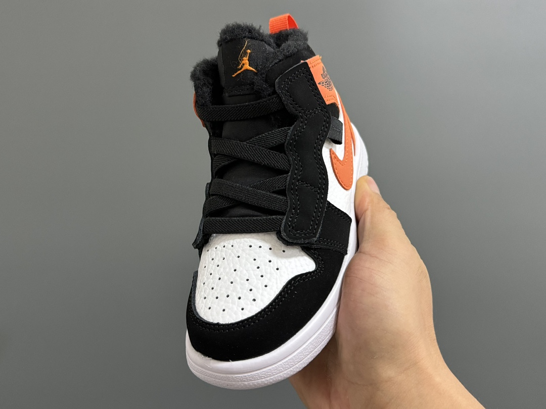 图片[3]-加绒乔一中帮魔术贴儿童运动鞋24-37码 加绒款太暖啦🔥升级头层皮料，质感超赞👍🏻魔术贴松紧带设计，超方便✔️轻便保暖又实用❤️-选品中心