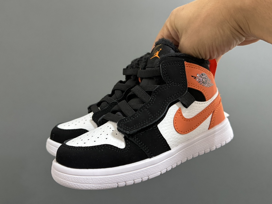 图片[2]-加绒乔一中帮魔术贴儿童运动鞋24-37码 加绒款太暖啦🔥升级头层皮料，质感超赞👍🏻魔术贴松紧带设计，超方便✔️轻便保暖又实用❤️-选品中心