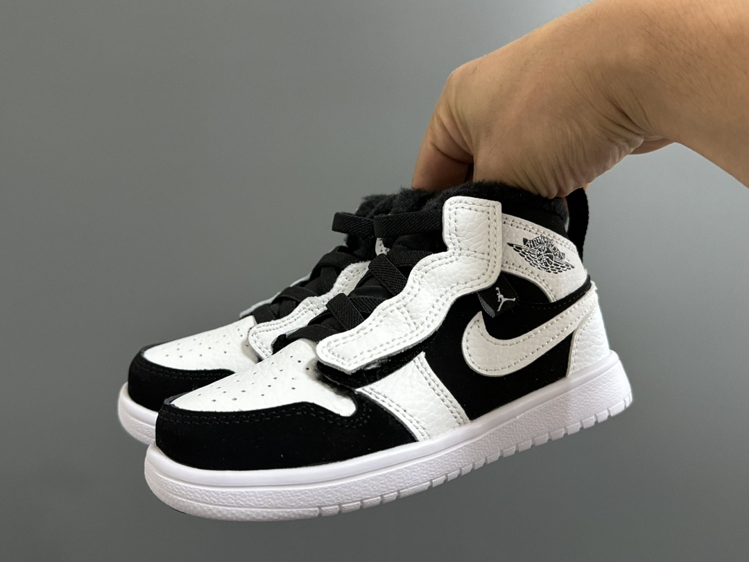 图片[2]-加绒乔一中帮魔术贴儿童运动鞋 尺码：24-37码 贴心如我们❄️加绒款太暖啦🔥 升级头层皮料，质感超赞👍🏻 魔术贴松紧带设计，超方便✔️ 轻便保暖又实用❤️-选品中心