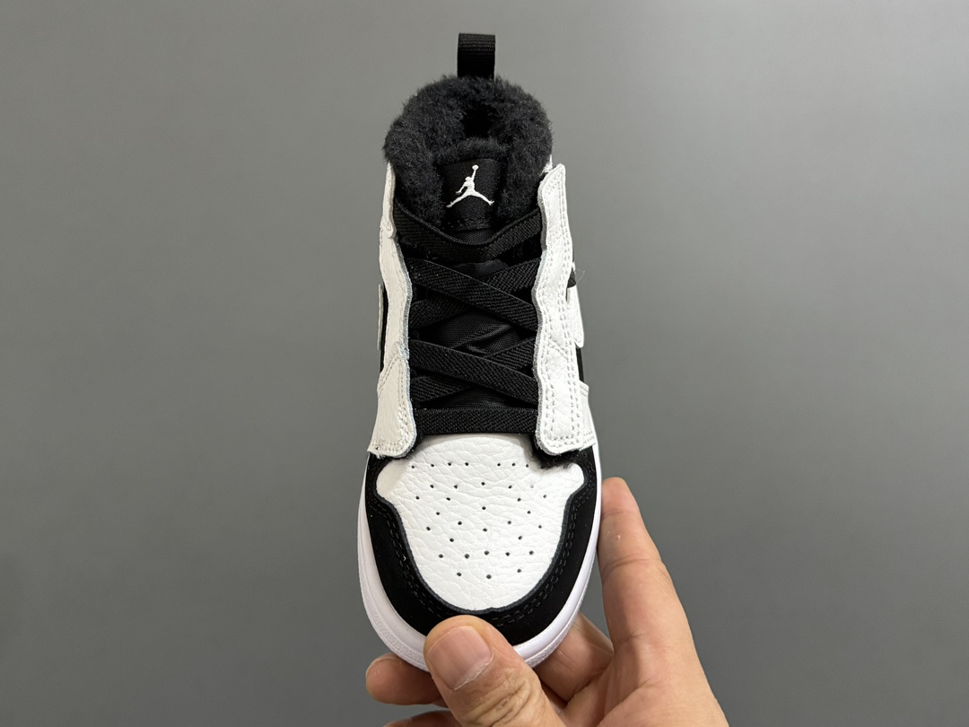 图片[8]-加绒乔一中帮魔术贴儿童运动鞋 尺码：24-37码 贴心如我们❄️加绒款太暖啦🔥 升级头层皮料，质感超赞👍🏻 魔术贴松紧带设计，超方便✔️ 轻便保暖又实用❤️-选品中心