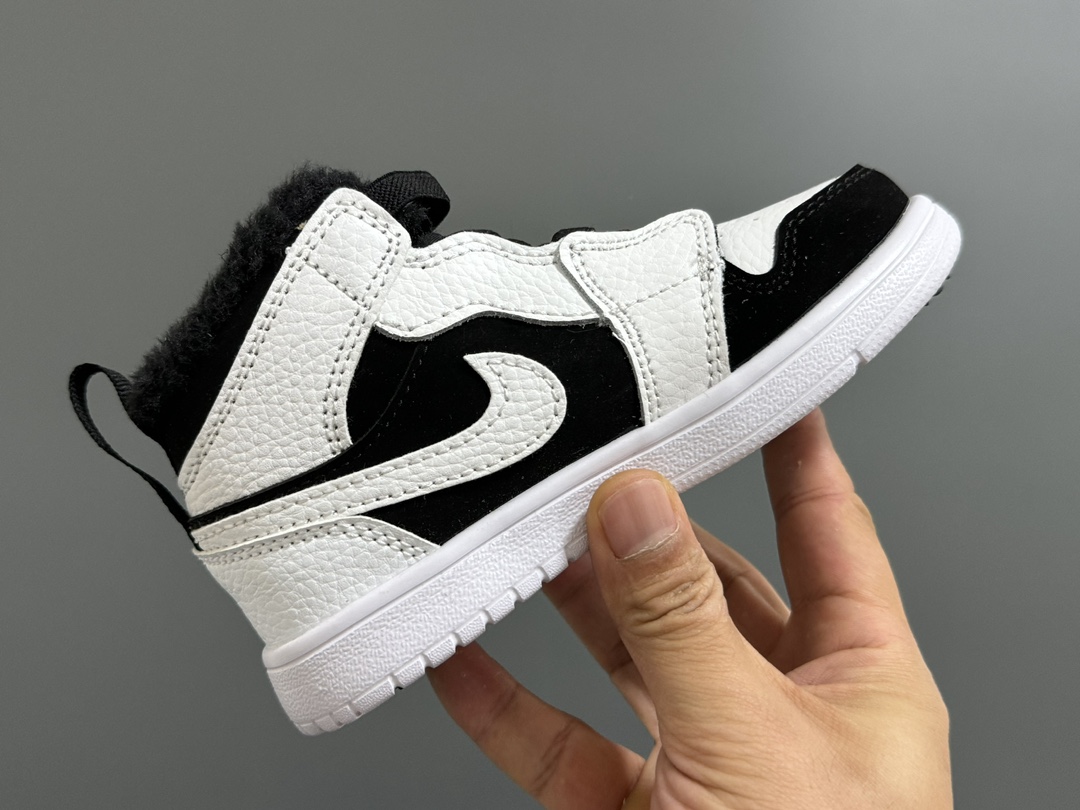 图片[6]-加绒乔一中帮魔术贴儿童运动鞋 尺码：24-37码 贴心如我们❄️加绒款太暖啦🔥 升级头层皮料，质感超赞👍🏻 魔术贴松紧带设计，超方便✔️ 轻便保暖又实用❤️-选品中心