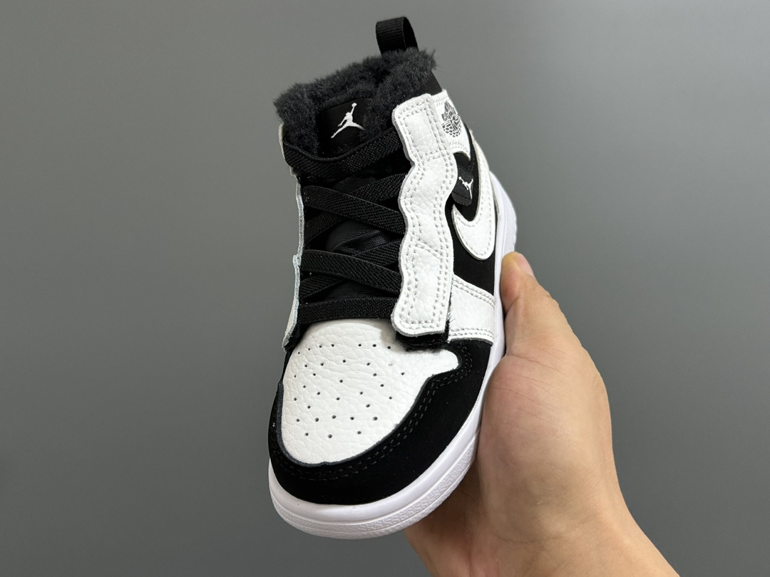 图片[3]-加绒乔一中帮魔术贴儿童运动鞋 尺码：24-37码 贴心如我们❄️加绒款太暖啦🔥 升级头层皮料，质感超赞👍🏻 魔术贴松紧带设计，超方便✔️ 轻便保暖又实用❤️-选品中心