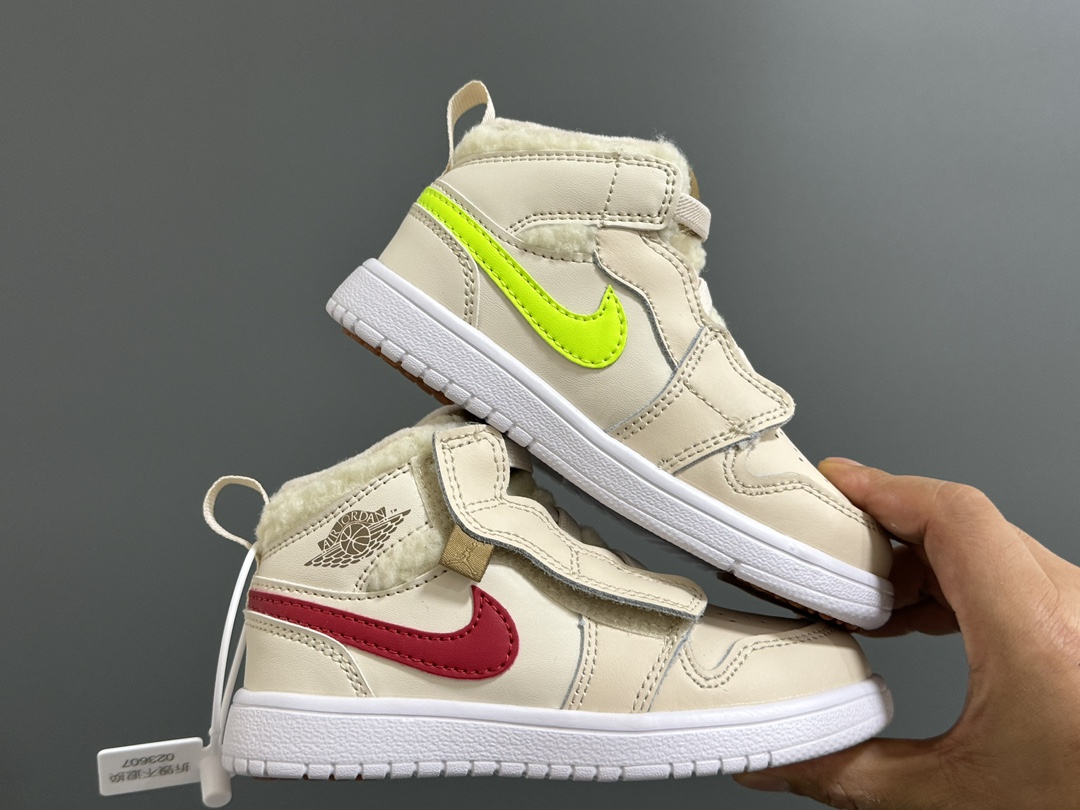 图片[9]-加绒乔一中帮魔术贴儿童运动鞋24-37码 加绒款太暖啦🔥升级头层皮料，质感超赞👍🏻魔术贴松紧带设计，超方便✔️轻便保暖又实用❤️-选品中心