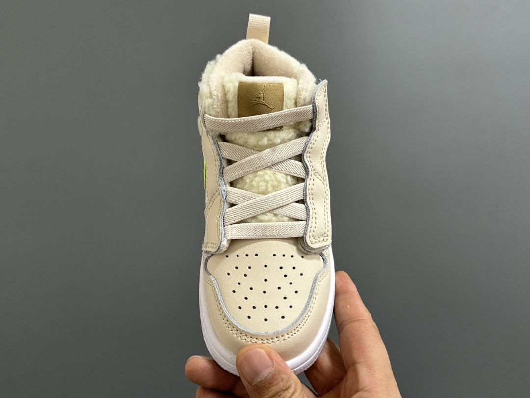 图片[8]-加绒乔一中帮魔术贴儿童运动鞋24-37码 加绒款太暖啦🔥升级头层皮料，质感超赞👍🏻魔术贴松紧带设计，超方便✔️轻便保暖又实用❤️-选品中心