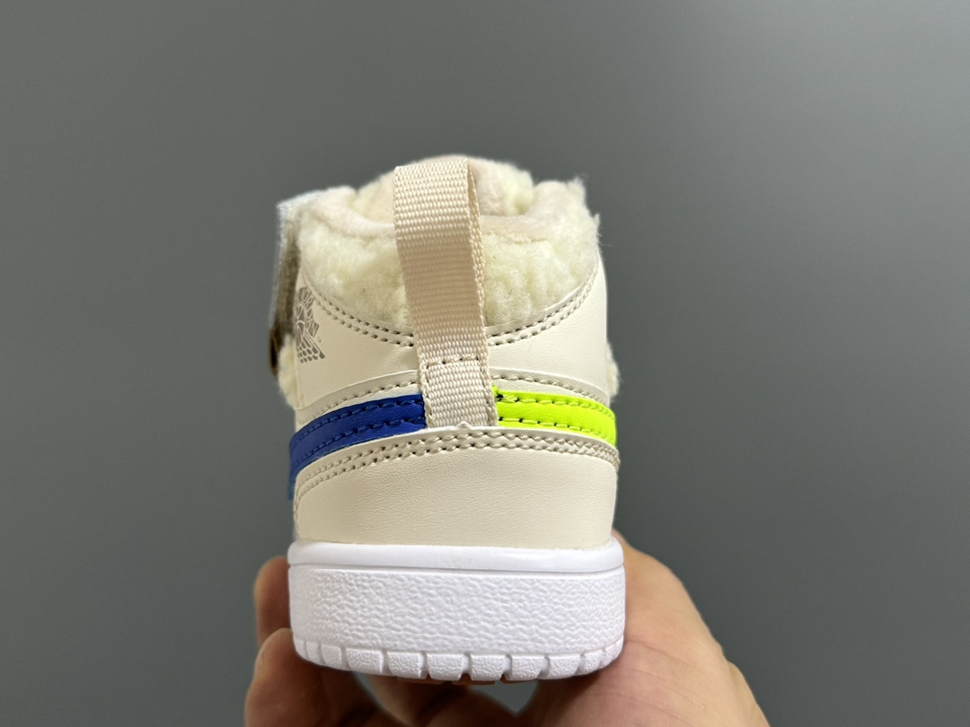 图片[7]-加绒乔一中帮魔术贴儿童运动鞋24-37码 加绒款太暖啦🔥升级头层皮料，质感超赞👍🏻魔术贴松紧带设计，超方便✔️轻便保暖又实用❤️-选品中心