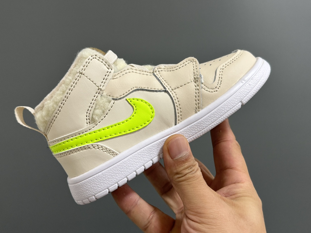 图片[6]-加绒乔一中帮魔术贴儿童运动鞋24-37码 加绒款太暖啦🔥升级头层皮料，质感超赞👍🏻魔术贴松紧带设计，超方便✔️轻便保暖又实用❤️-选品中心