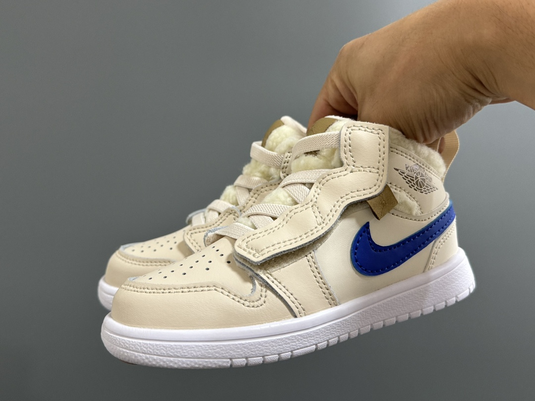 图片[2]-加绒乔一中帮魔术贴儿童运动鞋24-37码 加绒款太暖啦🔥升级头层皮料，质感超赞👍🏻魔术贴松紧带设计，超方便✔️轻便保暖又实用❤️-选品中心