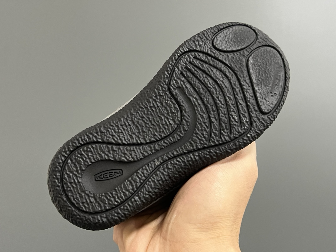 图片[5]-加绒KEEN低帮儿童魔术贴棉鞋 尺码：26-37码 户外大佬出棉鞋啦👏🏻 优质的皮料拼接，高级满满🈵️ 魔术贴设计，穿脱方便✌🏻 原装橡胶耐磨防滑大底，满足各种地形👍🏻 内里采用米粒绒，保暖又舒适☁️-选品中心