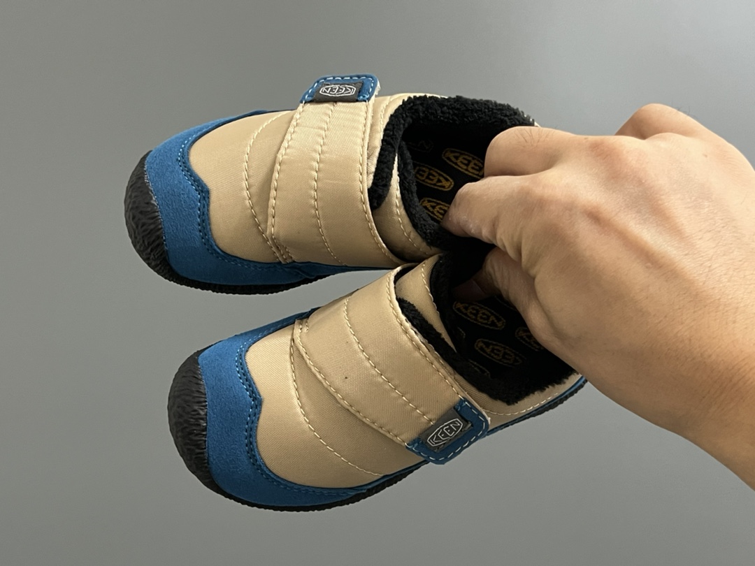 加绒KEEN低帮儿童魔术贴棉鞋 尺码：26-37码 户外大佬出棉鞋啦👏🏻 优质的皮料拼接，高级满满🈵️ 魔术贴设计，穿脱方便✌🏻 原装橡胶耐磨防滑大底，满足各种地形👍🏻 内里采用米粒绒，保暖又舒适☁️-选品中心