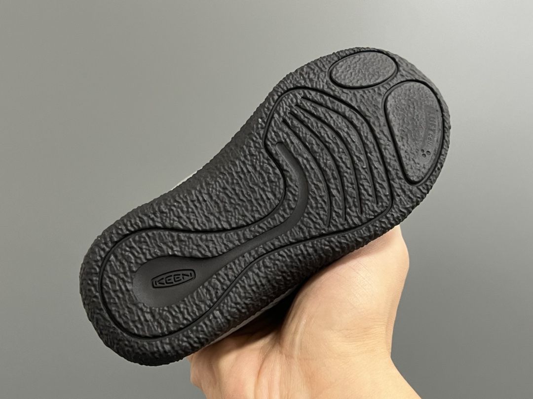 图片[5]-加绒KEEN低帮儿童魔术贴棉鞋 尺码：26-37码 户外大佬出棉鞋啦👏🏻 优质的皮料拼接，高级满满🈵️ 魔术贴设计，穿脱方便✌🏻 原装橡胶耐磨防滑大底，满足各种地形👍🏻 内里采用米粒绒，保暖又舒适☁️-选品中心